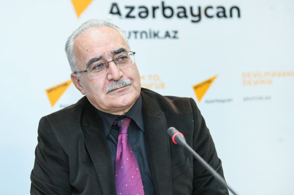 Художественный руководитель группы Савалан Новруз Новрузлу - Sputnik Азербайджан