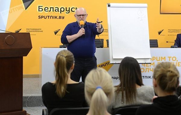 Мастер-класс Олега Щедрова в пресс-центре Sputnik  - Sputnik Азербайджан