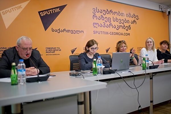 Мастер-класс в рамках образовательного проекта SputnikPro в Мультимедийном пресс-центре Sputnik Грузия Мастер-класс в рамках образовательного проекта SputnikPro в Мультимедийном пресс-центре Sputnik Грузия - Sputnik Азербайджан