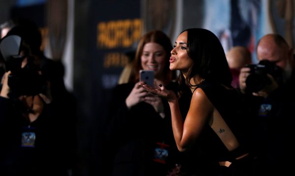 Американская актриса Адриа Архона на премьере фильма Тихоокеанский рубеж 2 в Лос-Анджелесе - Sputnik Азербайджан