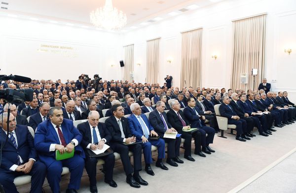 İlham Əliyevin sədrliyi ilə pambıqçılığın inkişafına dair respublika müşavirəsi keçirilib - Sputnik Азербайджан