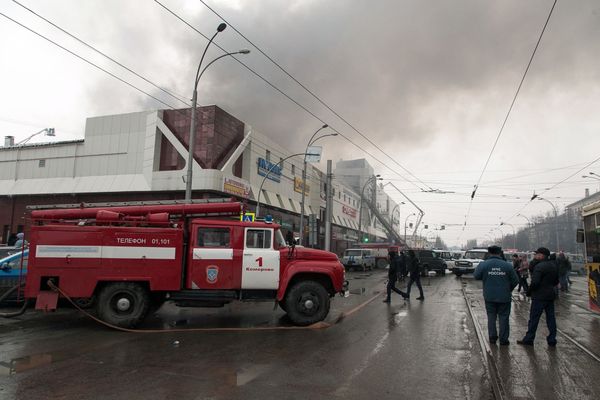 Пожар в торговом центре «Зимняя вишня» в Кемерово - Sputnik Азербайджан