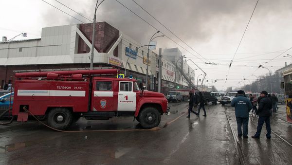 Пожар в торговом центре «Зимняя вишня» в Кемерово - Sputnik Азербайджан