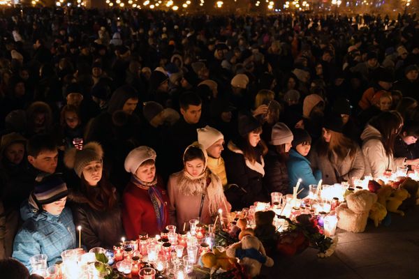 Акции в память о погибших при пожаре в ТЦ Зимняя вишня - Sputnik Азербайджан