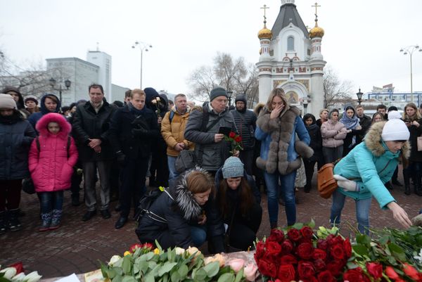 Акции в память о погибших при пожаре в ТЦ Зимняя вишня - Sputnik Азербайджан