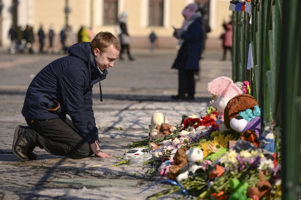 Акции в память о погибших при пожаре в ТЦ Зимняя вишня - Sputnik Азербайджан