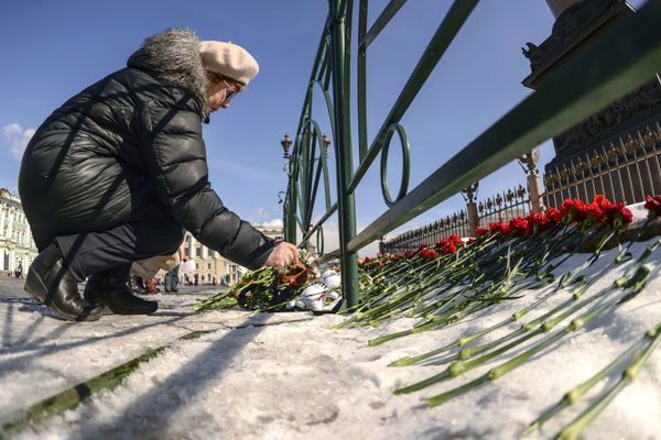 Акции в память о погибших при пожаре в ТЦ Зимняя вишня - Sputnik Азербайджан