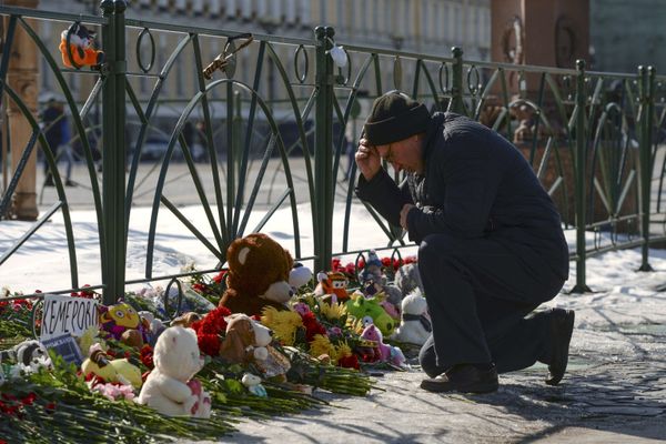 Акции в память о погибших при пожаре в ТЦ Зимняя вишня - Sputnik Азербайджан
