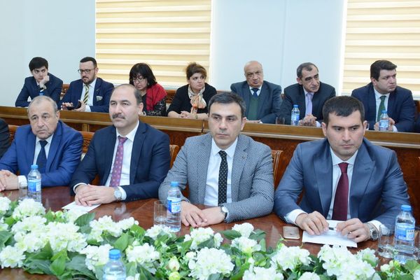 В UNEC состоялась посвященная 100-летию геноцида азербайджанцев научно-практическая конференция на тему Геноцид 31 марта: жестокое преступление, направленное против человечества - Sputnik Азербайджан