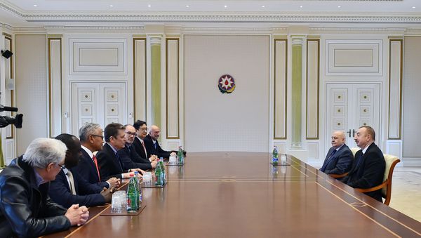 Делегация во главе с президентом Международного союза архитекторов Томасом Вониером на встрече с президентом Азербайджана Ильхамом Алиевым - Sputnik Азербайджан