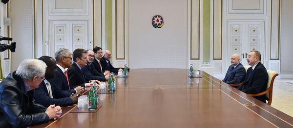 Делегация во главе с президентом Международного союза архитекторов Томасом Вониером на встрече с президентом Азербайджана Ильхамом Алиевым - Sputnik Азербайджан