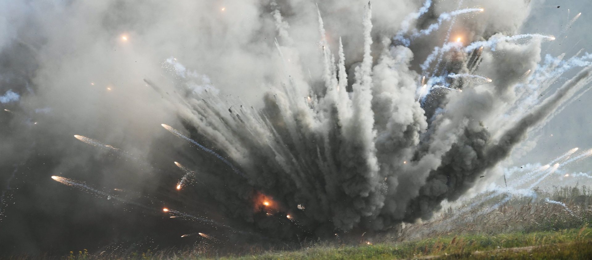 Подрыв боеприпасов, фото из архива - Sputnik Азербайджан, 1920, 02.02.2021