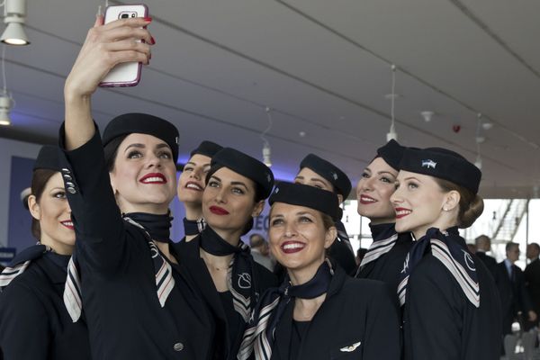 Стюардессы греческой авиакомпании Aegean Airlines - Sputnik Азербайджан