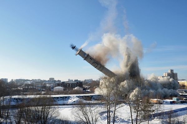 Снос недостроенной телебашни в Екатеринбурге, возведение которой было остановлено в последний год существования СССР - Sputnik Азербайджан