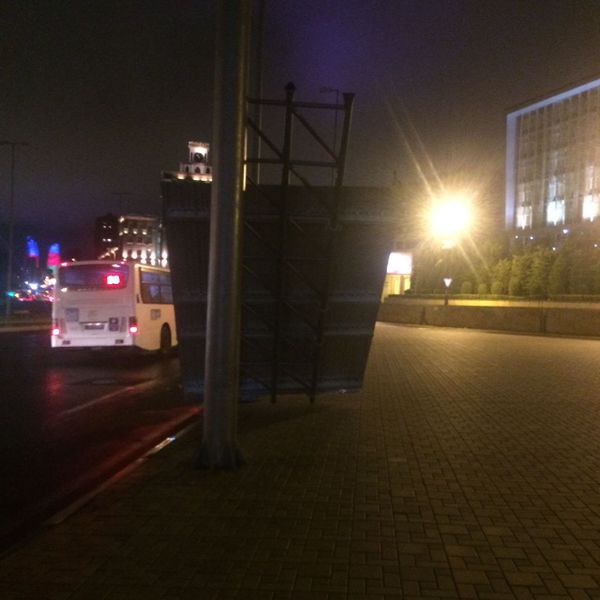 Сильный ветер в Азербайджане нанес серьезный урон дорожному хозяйству - Sputnik Азербайджан