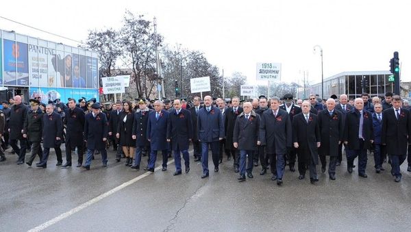 Тысячи наших соотечественников совершили шествие в Губинский мемориальный комплекс геноцида - Sputnik Азербайджан