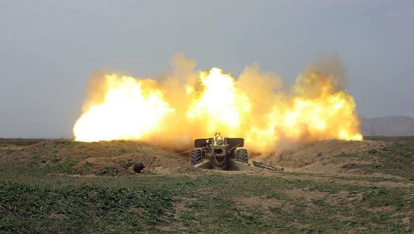 В ходе учений ракетных и артиллерийских подразделений проведен этап с боевой стрельбой - Sputnik Азербайджан