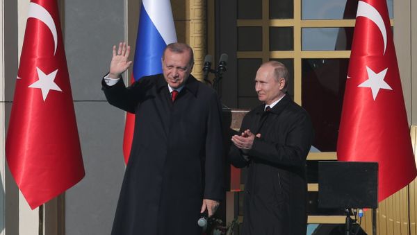 Владимир Путин и Реджеп Тайип Эрдоган в ходе старта запуска строительства первого блока АЭС Аккую - Sputnik Азербайджан
