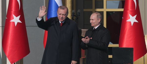 Владимир Путин и Реджеп Тайип Эрдоган в ходе старта запуска строительства первого блока АЭС Аккую - Sputnik Азербайджан