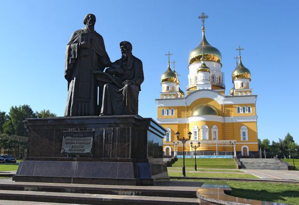 Памятник святым Кириллу и Мефодию в Саранске - Sputnik Азербайджан