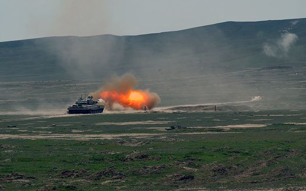 Учения курсантов Высшего военного училища имени Гейдара Алиева - Sputnik Азербайджан