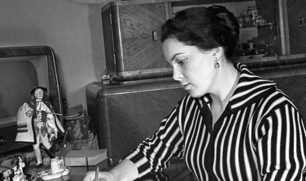 Актриса театра и кино Элина Быстрицкая в 1950 году - Sputnik Азербайджан