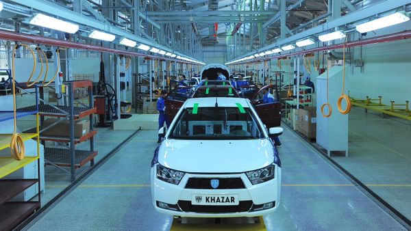 Сборка легковых автомобилей Khazar - Sputnik Азербайджан