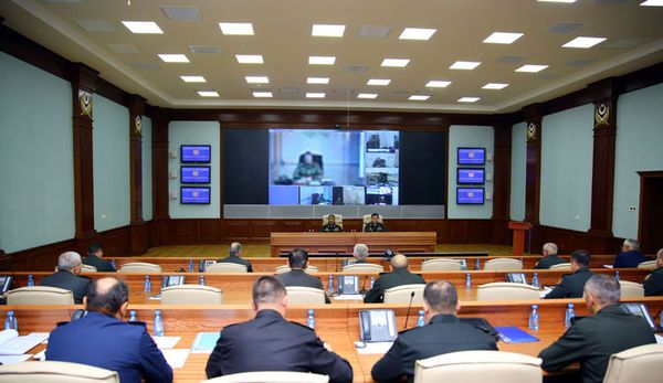 Cлужебное совещание с участием руководящего состава в Министерстве обороны Азербайджана - Sputnik Азербайджан