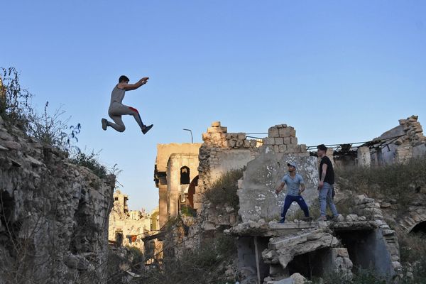 Syrian Teenagers Practice Parkour in Aleppo - Sputnik Азербайджан