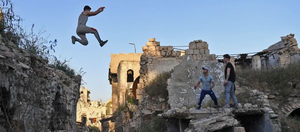 Syrian Teenagers Practice Parkour in Aleppo - Sputnik Азербайджан