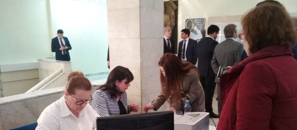 Голосование на выборах президента АР в посольстве Азербайджанской Республики в Москве - Sputnik Азербайджан