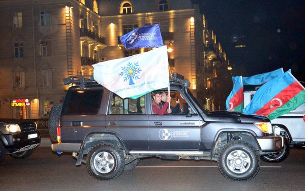 Автопробег в Баку в честь победителя на президентских выборах 11 апреля 2018 года - Sputnik Азербайджан
