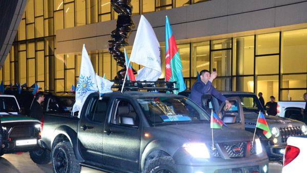 Автопробег в Баку в честь победителя на президентских выборах 11 апреля 2018 года - Sputnik Азербайджан