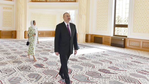 Президент Ильхам Алиев принимает участие в открытии нового здания мечети Гаджи Джавада, архивное фото - Sputnik Азербайджан