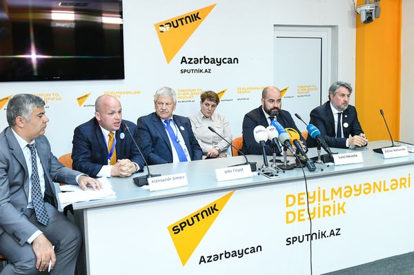 Пресс-конференция представителей миссии наблюдателей Гражданский диалог - Sputnik Азербайджан