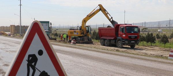 Cтроительство новой дороги M-1 Баку-Губа-граница с Российской Федерацией - Sputnik Азербайджан
