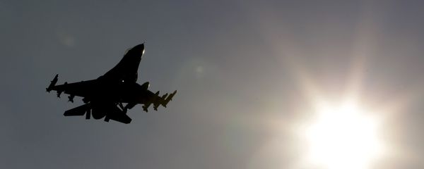 Турецкий истребитель F-16D - Sputnik Азербайджан