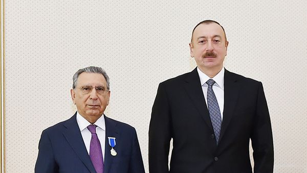 Президент Ильхам Алиев наградил Рамиза Мехтиева орденом Шохрат - Sputnik Азербайджан