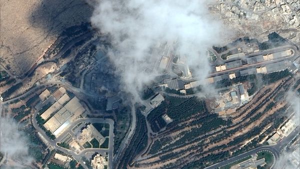 Центр исследований и разработок Барза после ударов США и коалиции, 14 апреля 2018 года, Дамаск, Сирия - Sputnik Азербайджан