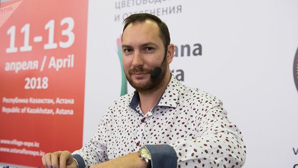 Чемпион России по флористике 2011 года Вадим Казанский Чемпион России по флористике 2011 года Вадим Казанский - Sputnik Азербайджан