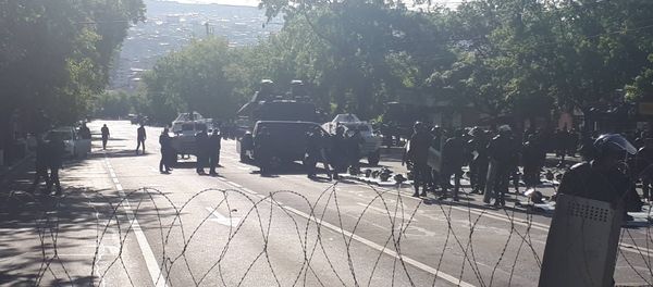 Полиция Еревана привезла на Баграмяна танки - Sputnik Азербайджан