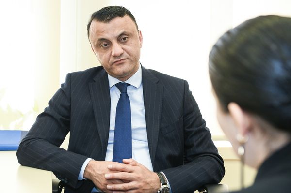 Руководитель департамента обязательного медицинского страхования Государственного агентства обязательного медицинского страхования (АОМС) Вугар Гурбанов - Sputnik Азербайджан
