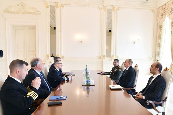 Президент Азербайджана Ильхам Алиев на встрече с делегацией во главе с Верховным главнокомандующим Объединенными силами НАТО в Европе Кертисем Скапаротти - Sputnik Азербайджан