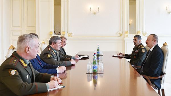 Президент Азербайджана Ильхам Алиев на встрече с начальником Генерального штаба Вооруженных сил РФ, первым заместителем министра обороны Валерием Герасимовым - Sputnik Азербайджан