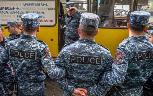 Ситуация на проспекте Азатутян (20 апреля 2018). Ереван - Sputnik Азербайджан