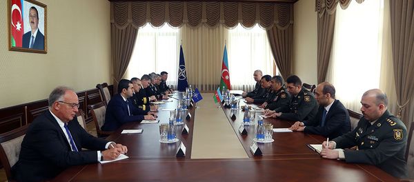 Министр обороны Азербайджана встретился с Верховным главнокомандующим Объединенными силами НАТО в Европе - Sputnik Азербайджан