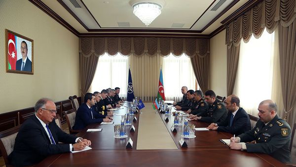 Министр обороны Азербайджана встретился с Верховным главнокомандующим Объединенными силами НАТО в Европе - Sputnik Азербайджан