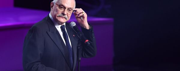 Председатель Союза кинематографистов России, режиссер Никита Михалков на церемонии открытия 40-го Московского международного кинофестиваля - Sputnik Азербайджан