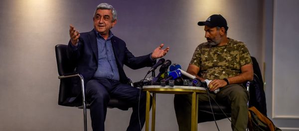 Встреча Премьер-минитра РА Сержа Саргсяна и лидера оппозиционной фракции Елк Никола Пашиняна (22 апреля 2018). Гостиница Marriott Armenia, Ереван - Sputnik Азербайджан