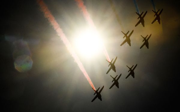 Выступление пилотажной группы Patrouille de France на самолетах Alphajet на этапе чемпионата мира Red Bull Air Race в Каннах - Sputnik Азербайджан